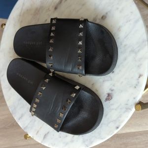 Madden Girl Fancy Slides size 10